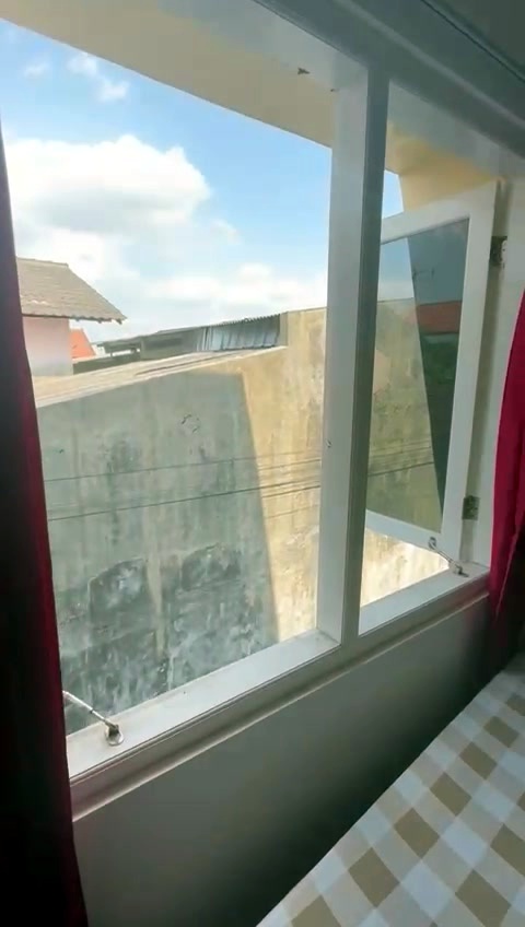 View keluar dari jendela besar Tipe A
