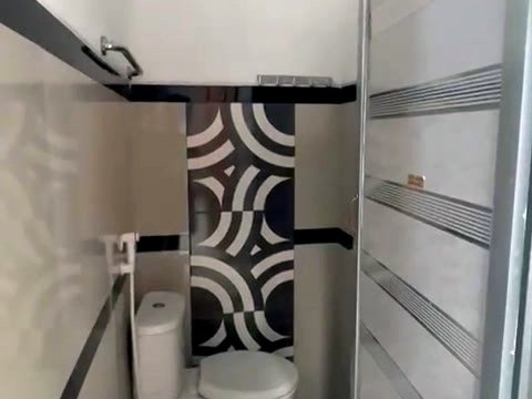 Kamar mandi dalam Tipe B, pintu lipat